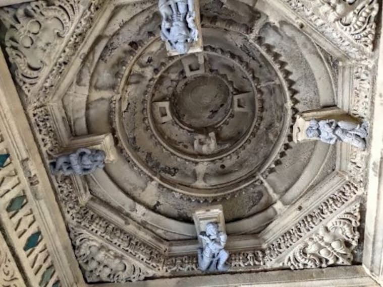 Amruteshwar Temple-3